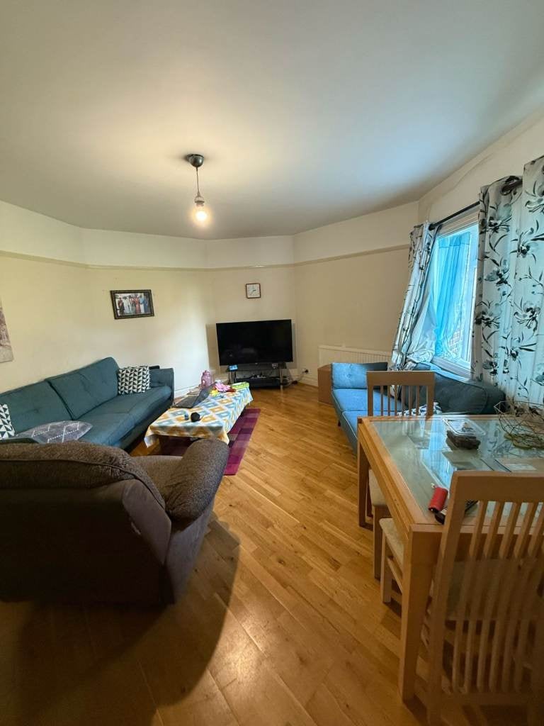 Flat Oakley Close in Greater London