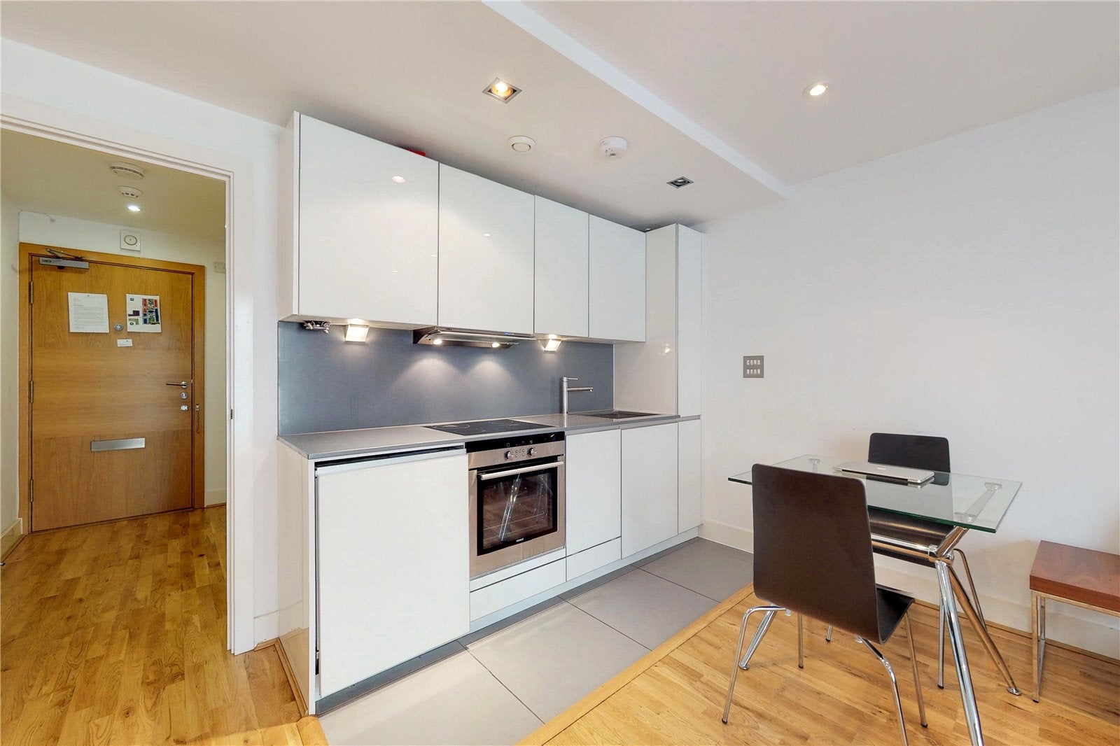 Flat Yeo Street in Greater London