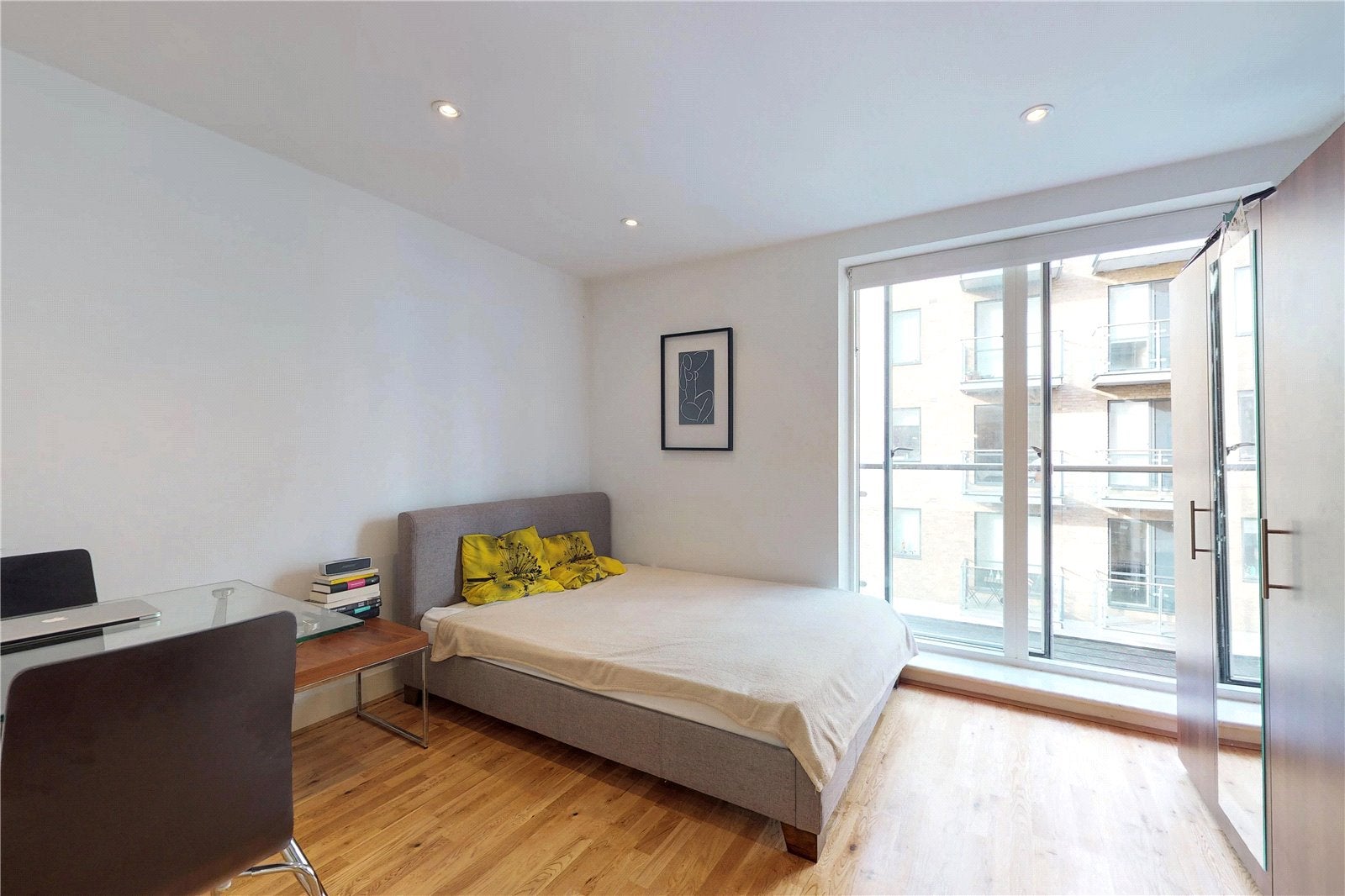Flat Yeo Street in Greater London