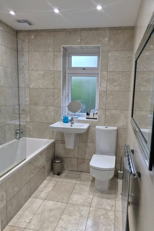 Room Selsdon Avenue in Greater London