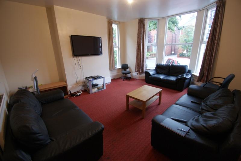Room Cardigan Road in Leeds