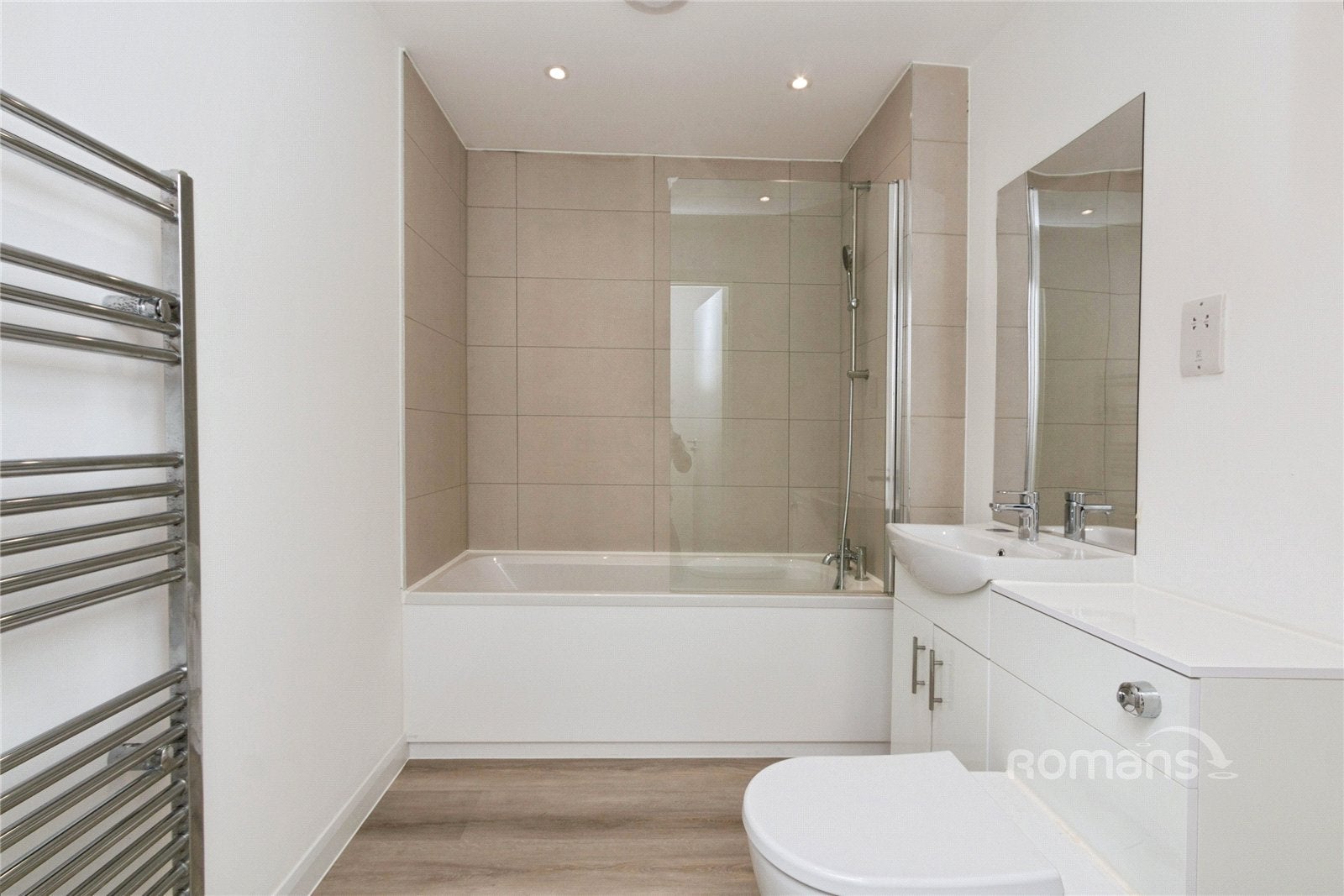 Flat Farnborough Road in Rushmoor