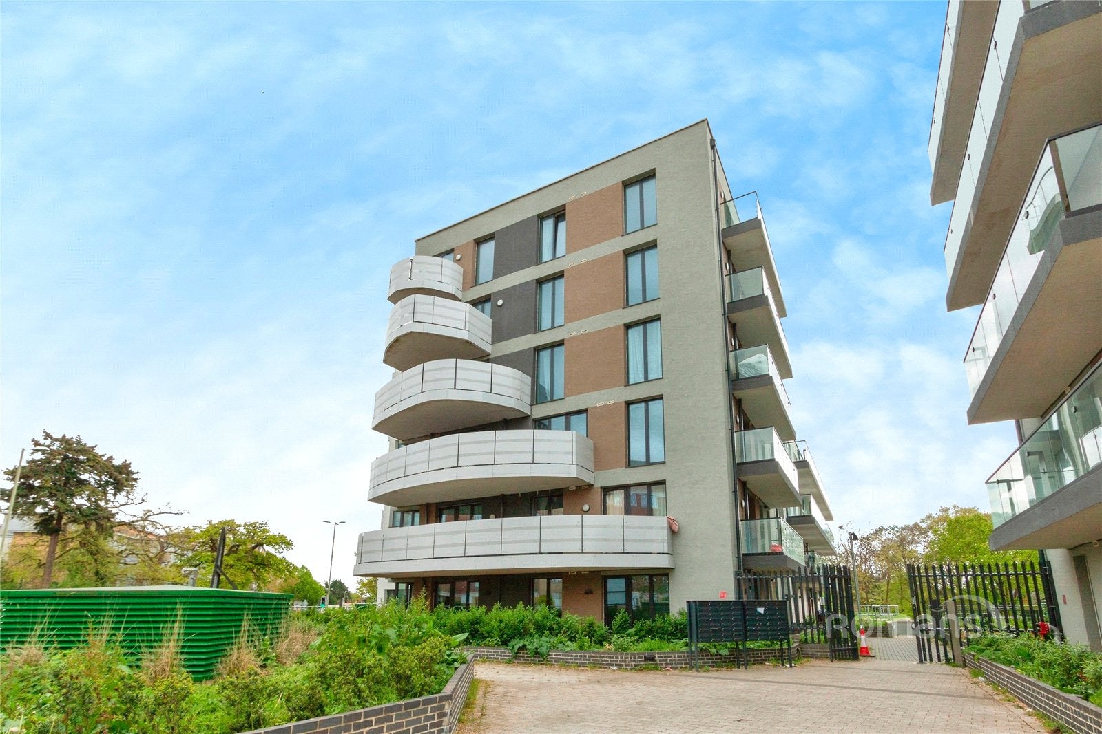 Flat Farnborough Road in Rushmoor