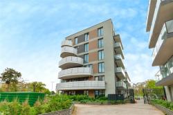 Flat Farnborough Road in Rushmoor