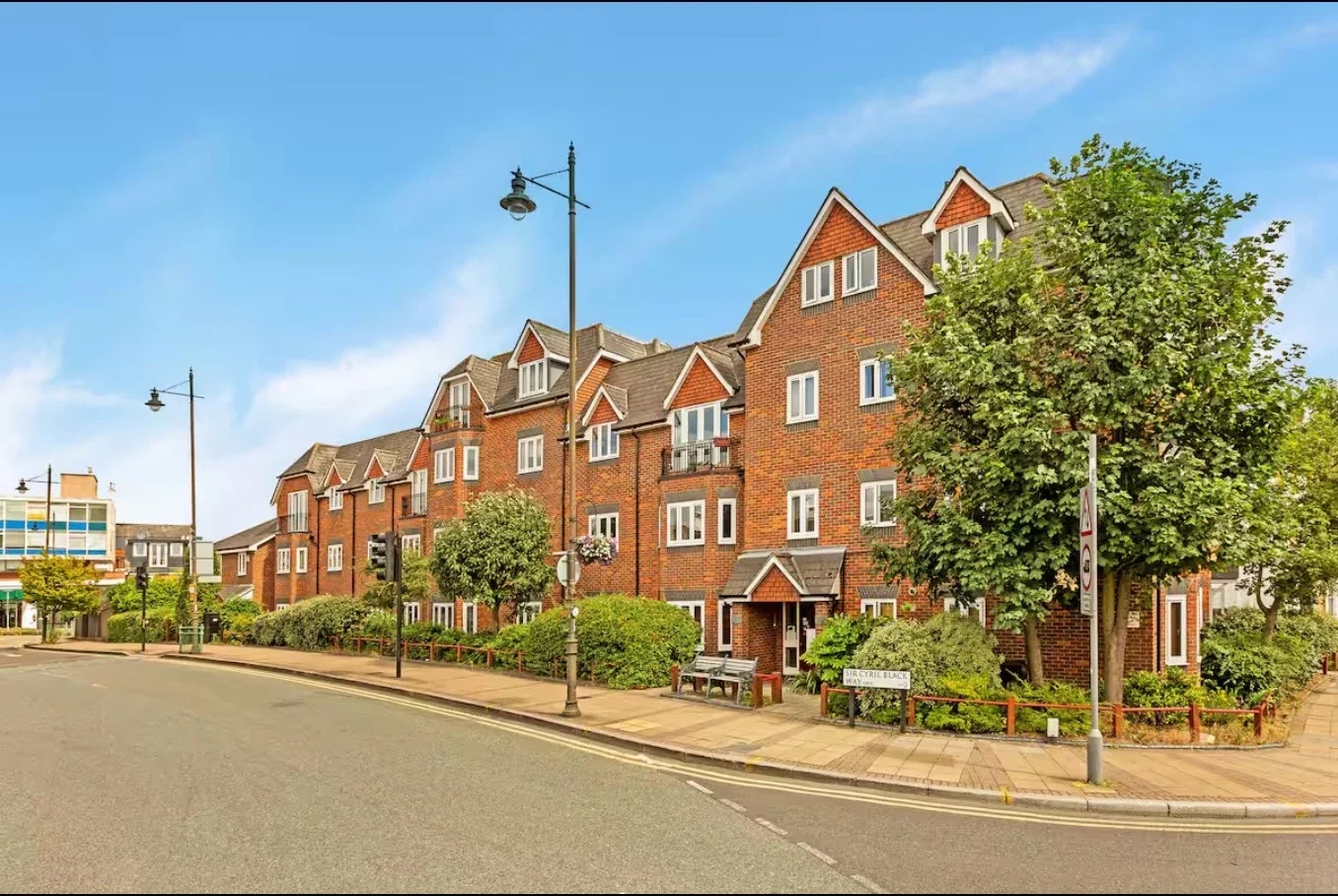 Flat Sir Cyril Black Way in Greater London