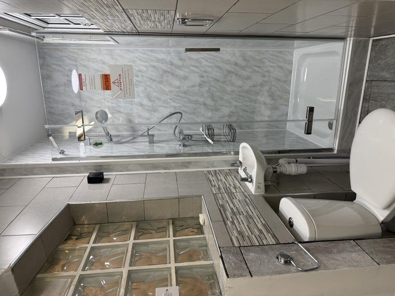 Flat Garratt Lane in Greater London