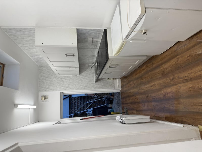 Flat Garratt Lane in Greater London