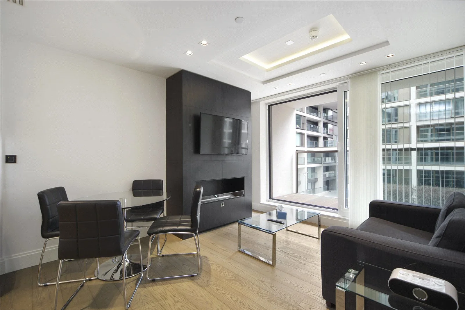 Flat Kensington High Street in Greater London