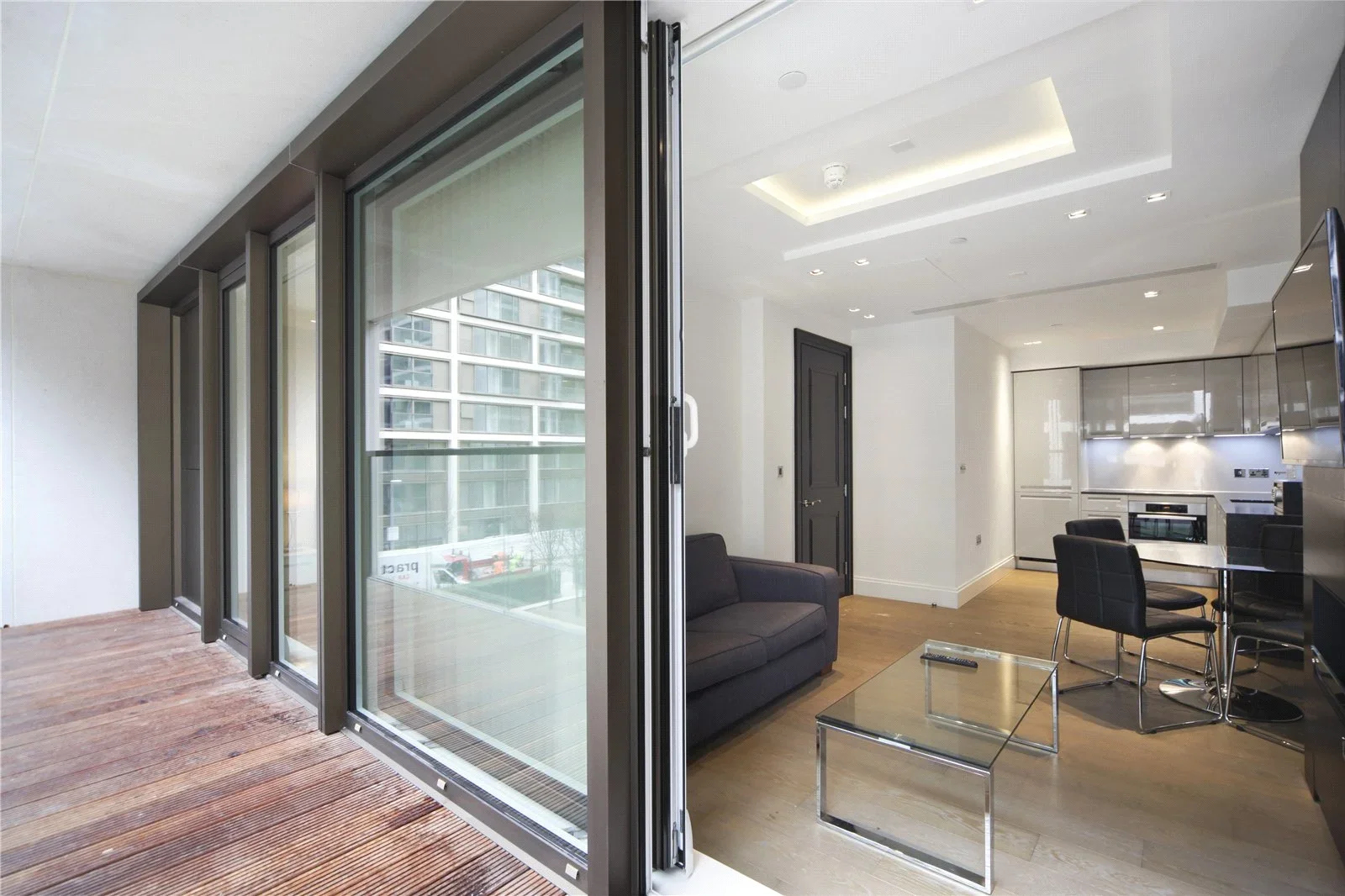Flat Kensington High Street in Greater London