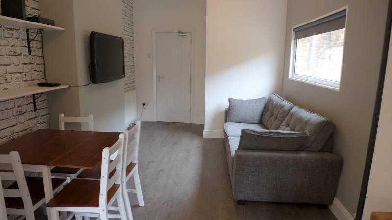 Room Tennyson Road in Portsmouth