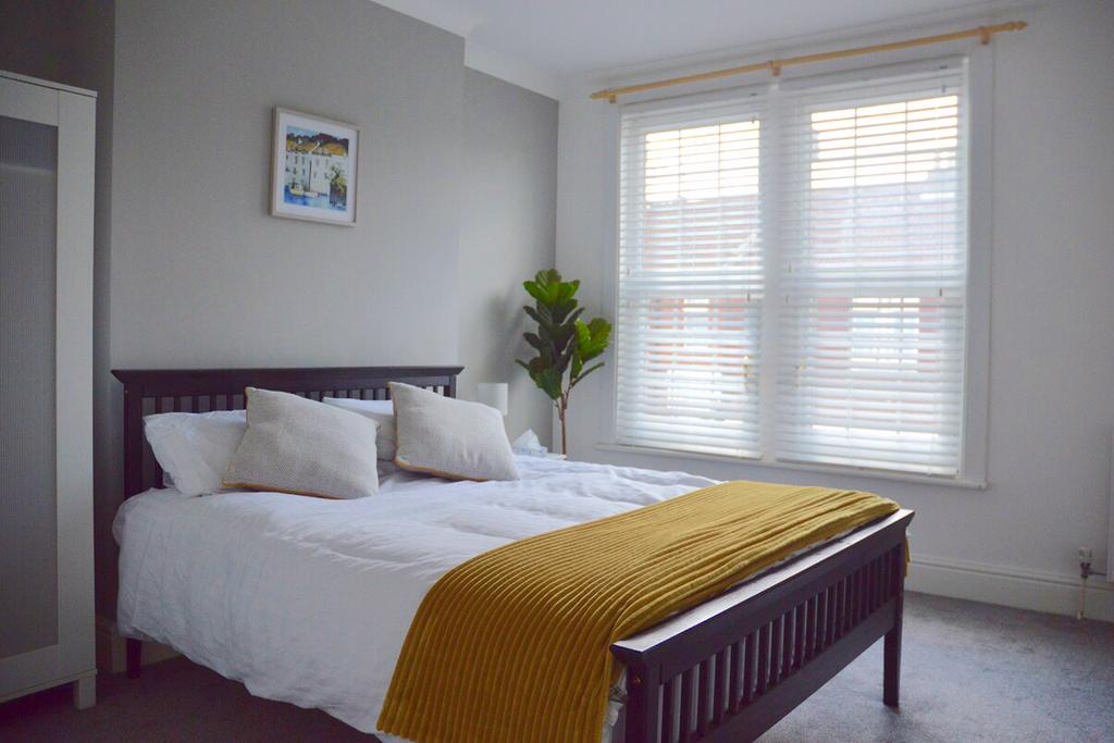 Room Tennyson Road in Portsmouth