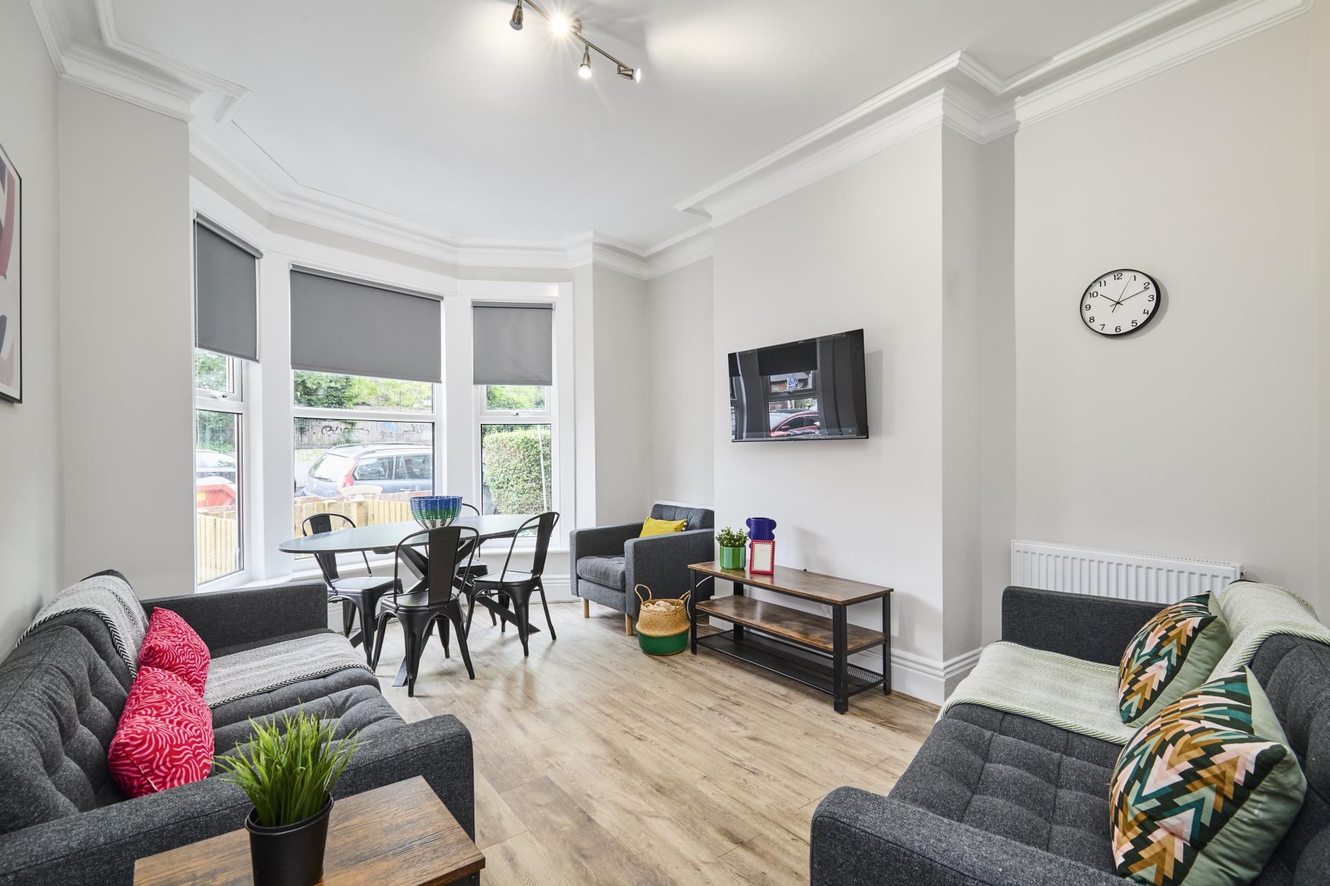 Room Victoria Road in Leeds