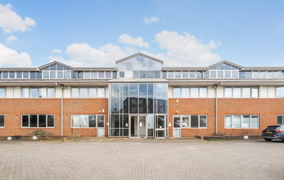 Flat Cleeve Road in Mole Valley