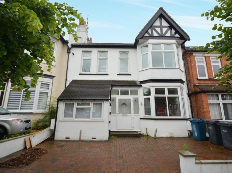 Flat Butler Avenue in Greater London