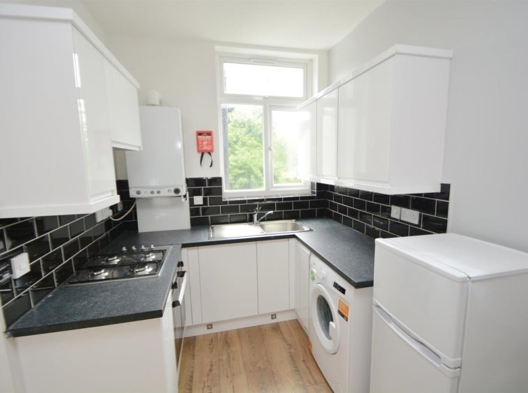 Flat Butler Avenue in Greater London