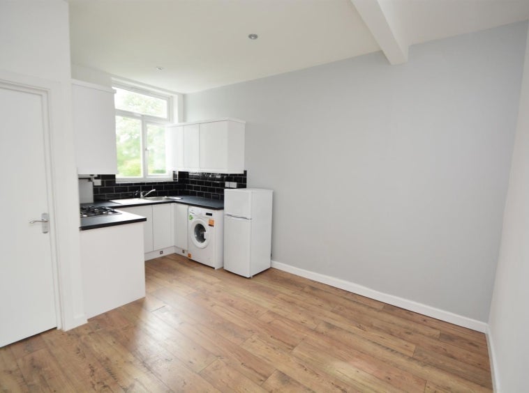 Flat Butler Avenue in Greater London