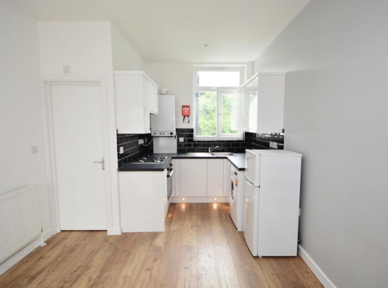 Flat Butler Avenue in Greater London