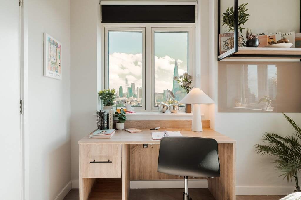 Room Avonmouth Street in Greater London
