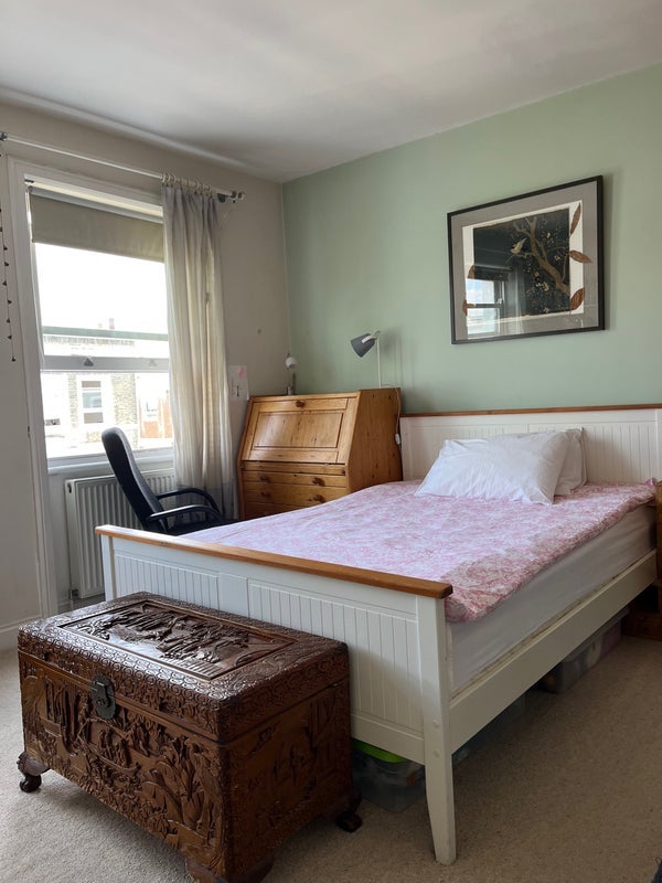 Room Charleville Road in Greater London