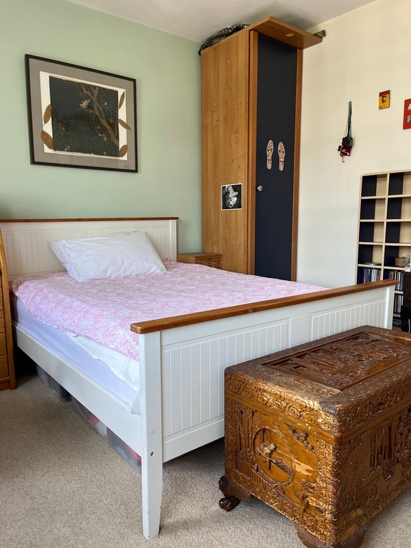 Room Charleville Road in Greater London