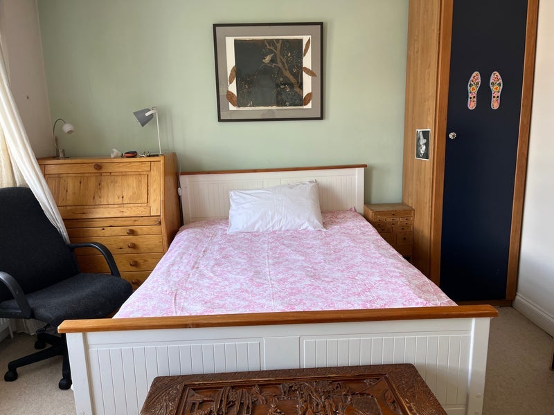 Room Charleville Road in Greater London