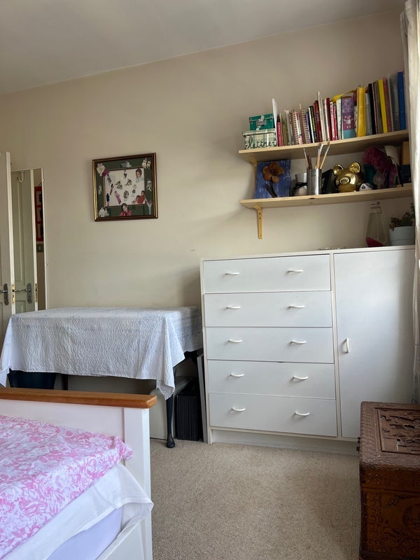 Room Charleville Road in Greater London