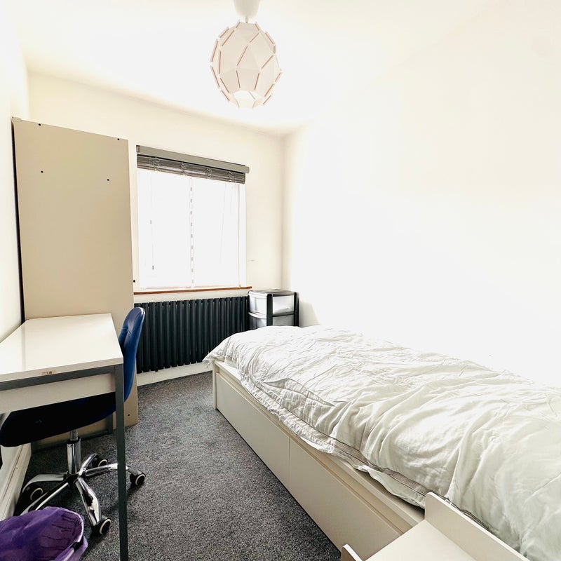 Room Queensholm Crescent in Bristol