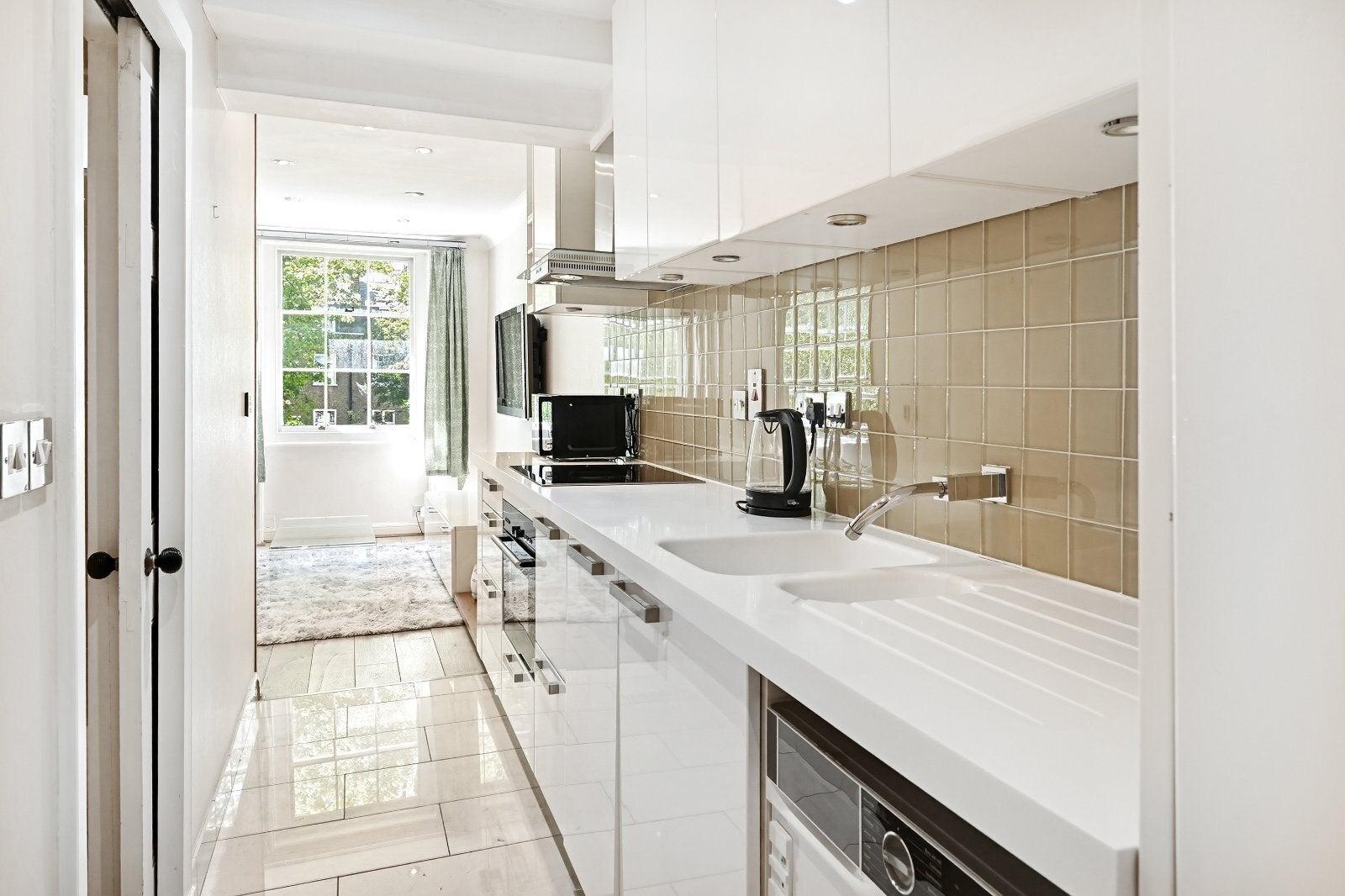Flat Brompton Square in Greater London