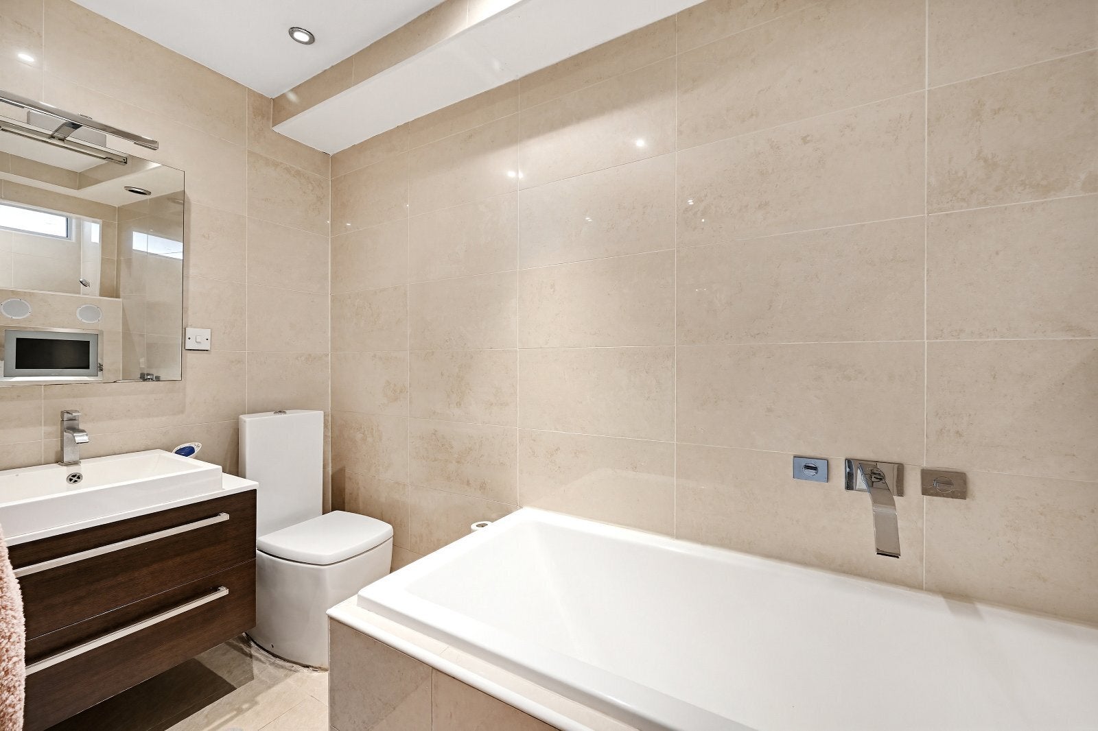 Flat Brompton Square in Greater London