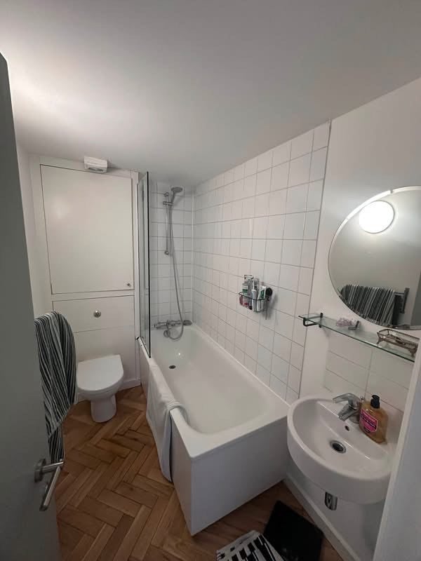 Room Clifton Avenue in Greater London