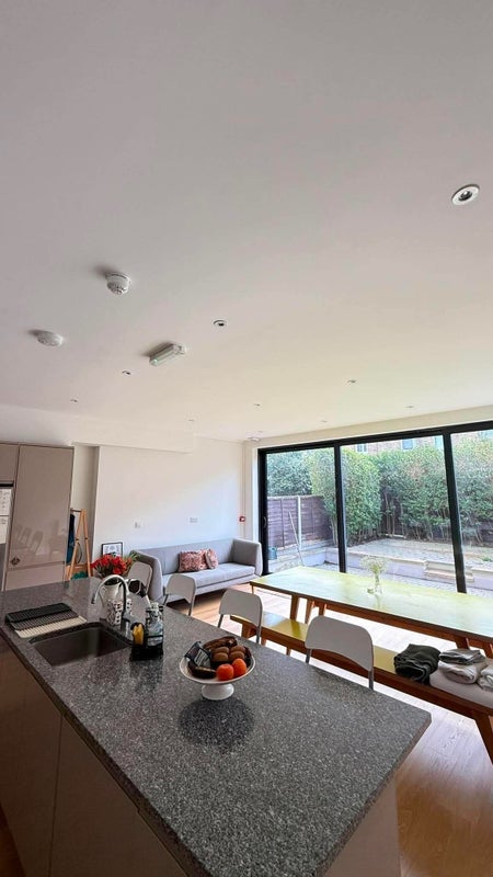 Room Baytree Road in Greater London