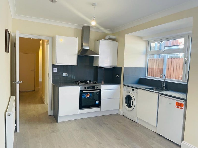 Room High Road Leyton in Greater London