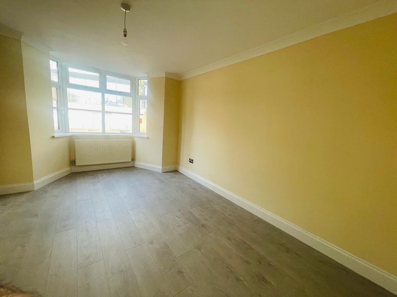 Room High Road Leyton in Greater London