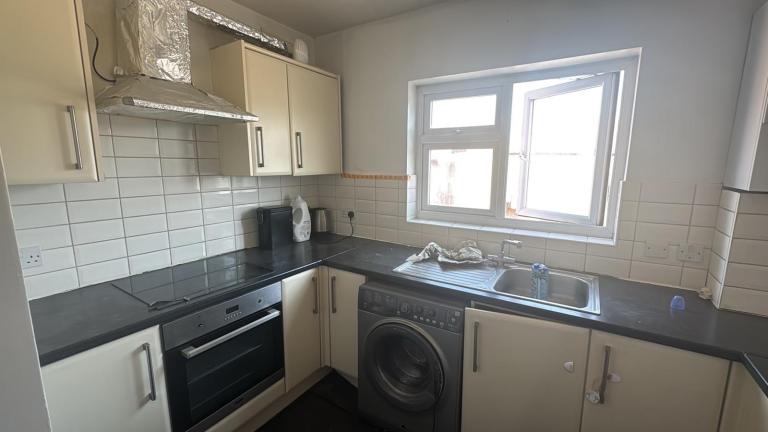 Flat Ruislip Road in Greater London