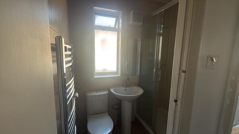 Flat Ruislip Road in Greater London