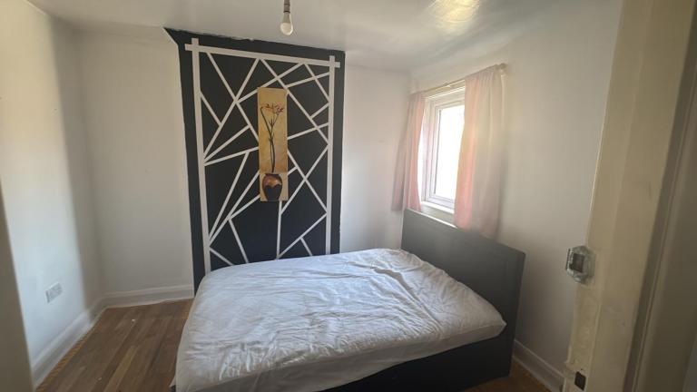 Flat Ruislip Road in Greater London