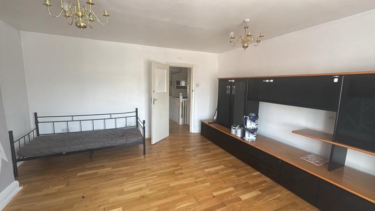 Flat Ruislip Road in Greater London