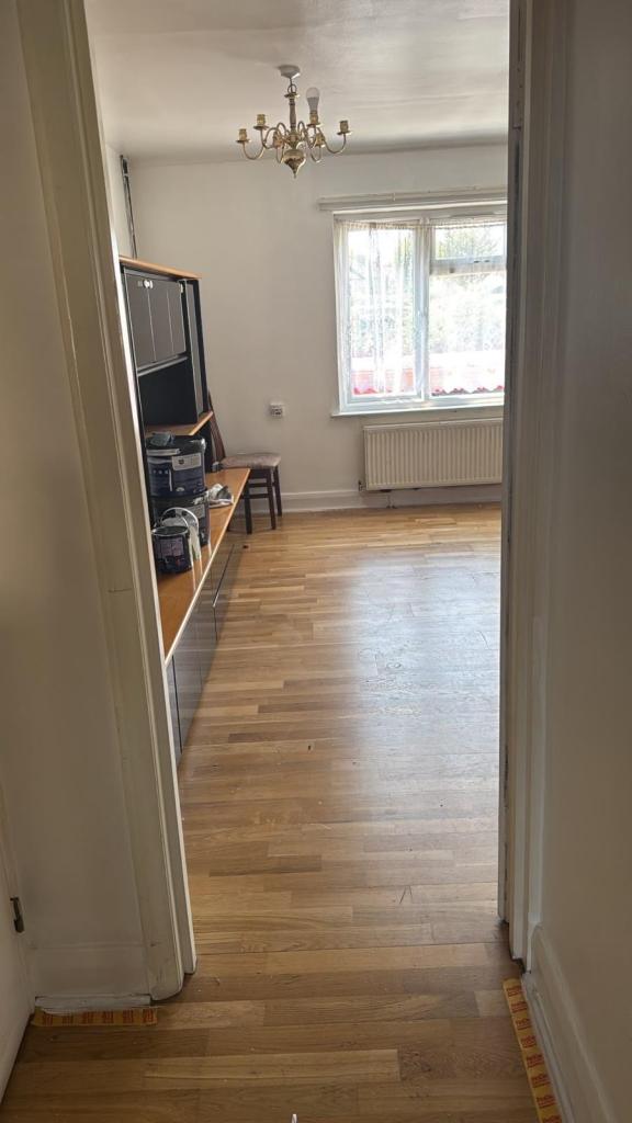 Flat Ruislip Road in Greater London