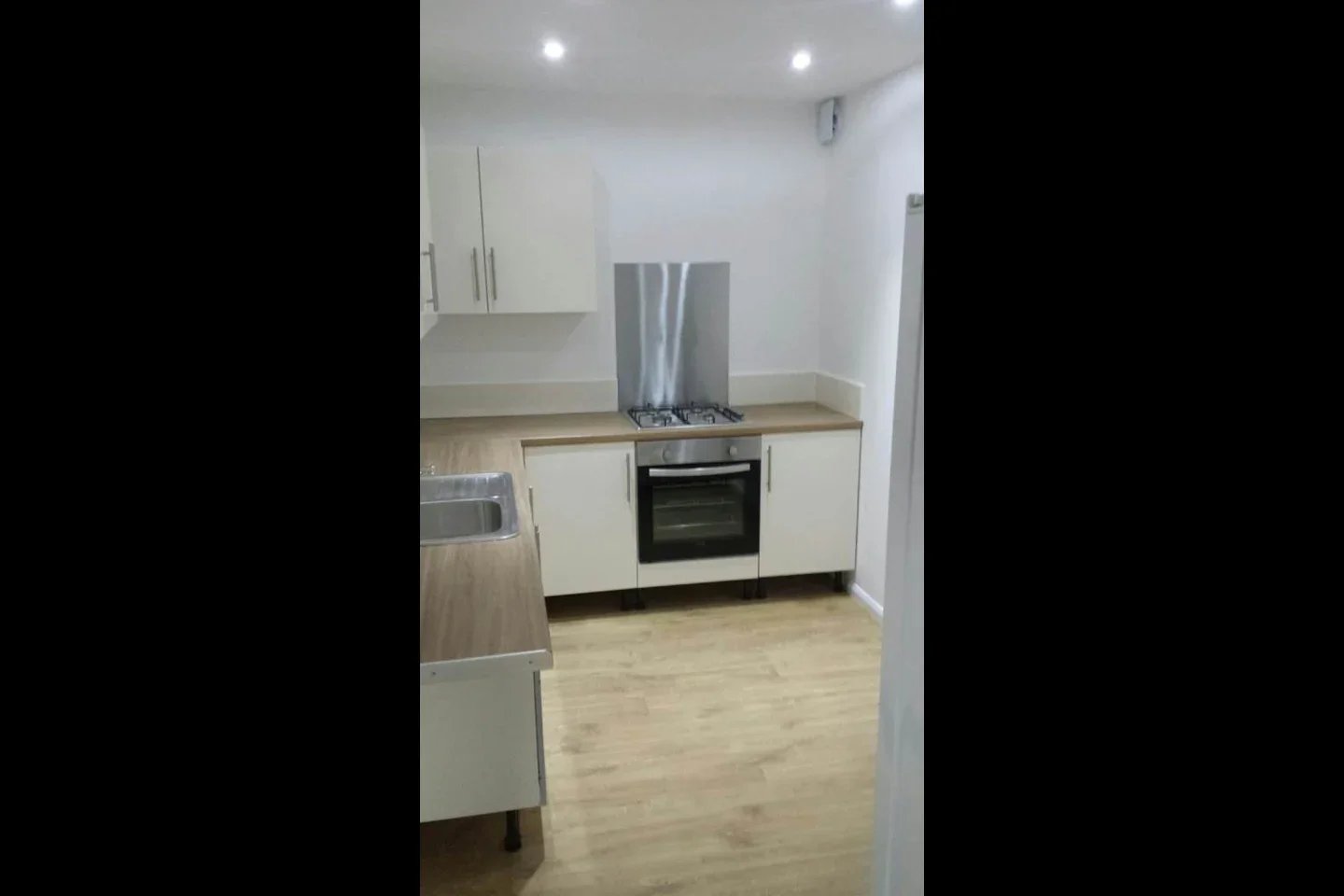 Room Sutton Way in Greater London