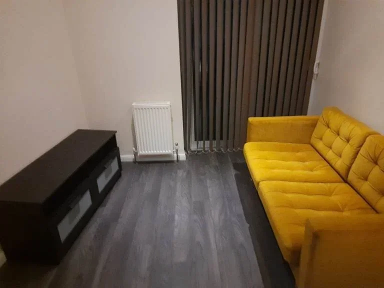 Room Sutton Way in Greater London
