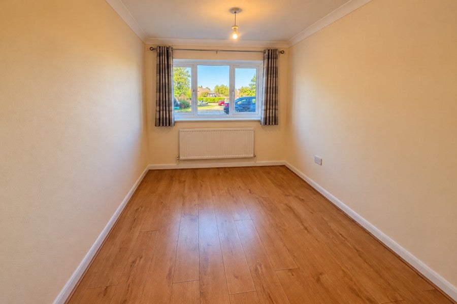 Flat Fairlands Avenue in Guildford