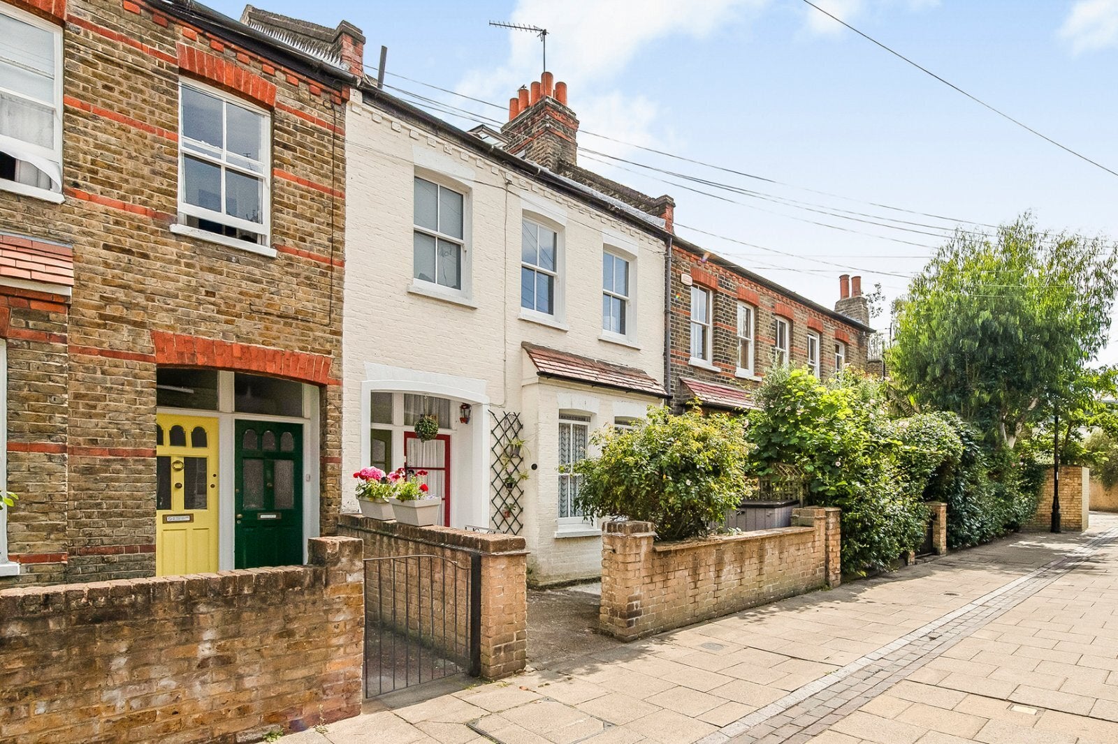 Flat Quill Lane in Greater London