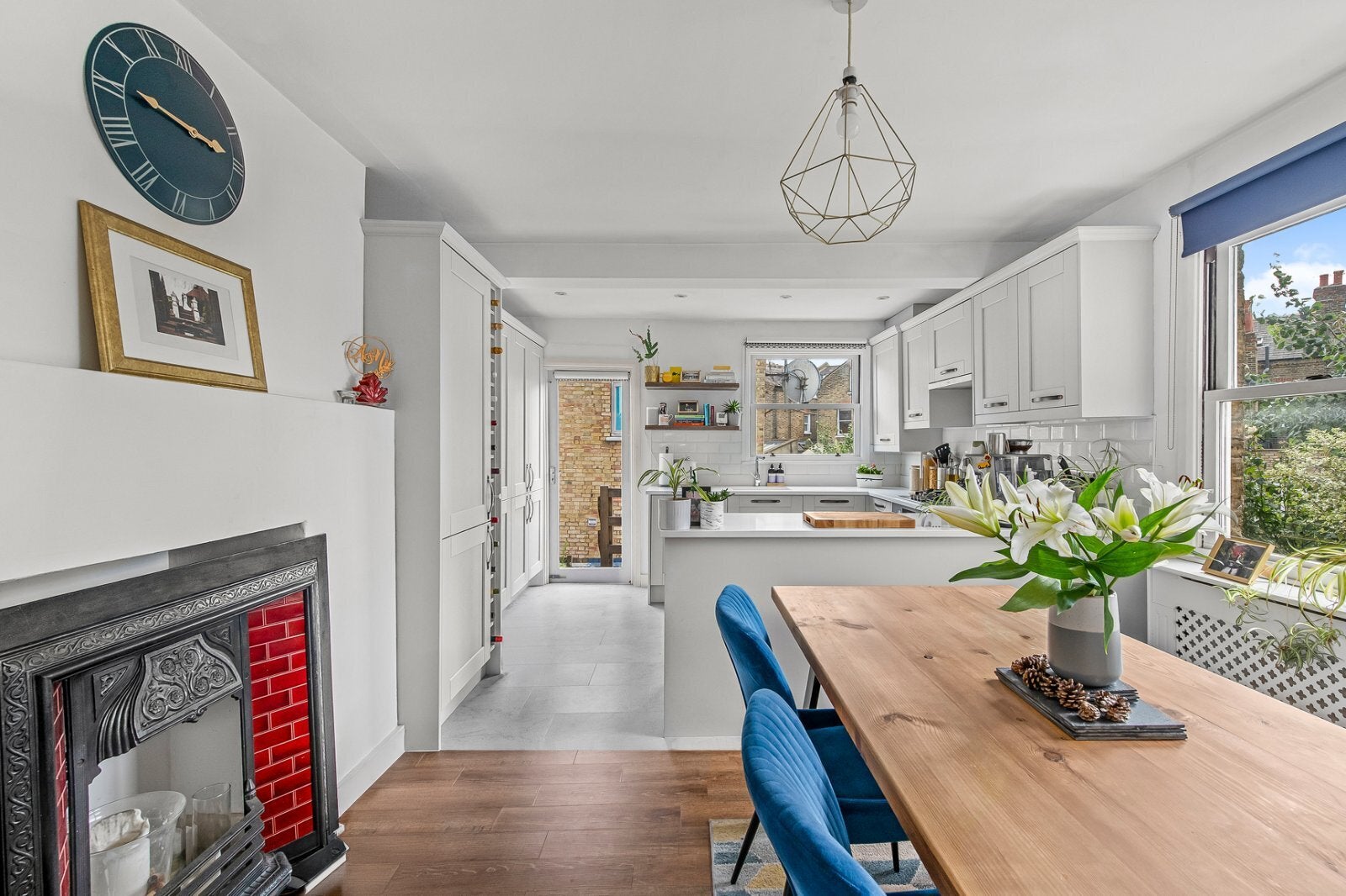 Flat Quill Lane in Greater London
