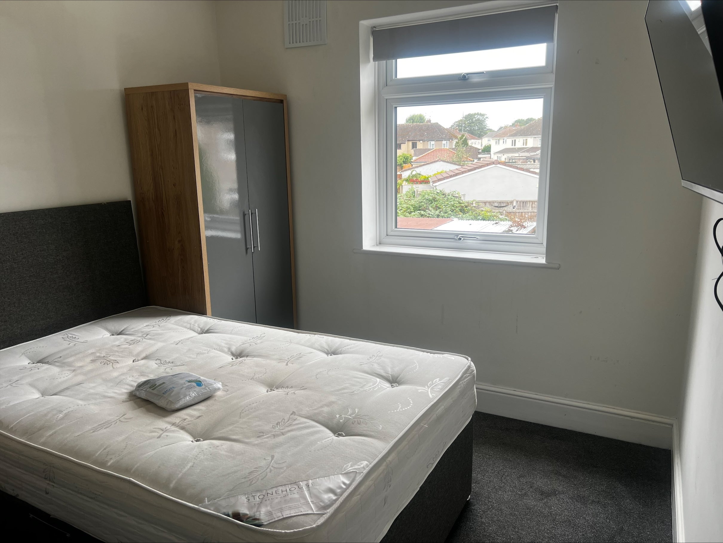 Room Conygre Grove in Bristol
