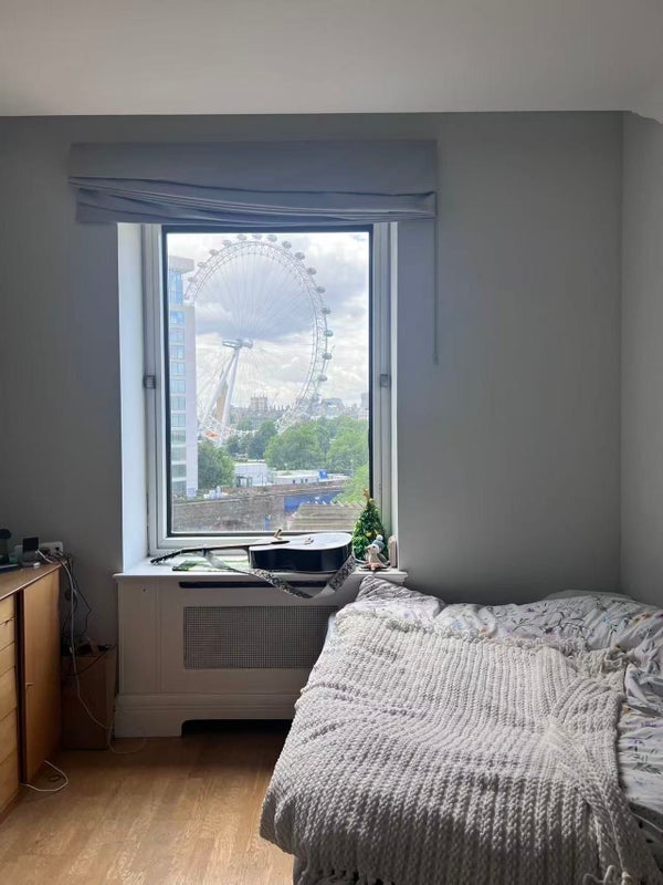 Flat Belvedere Road in Greater London
