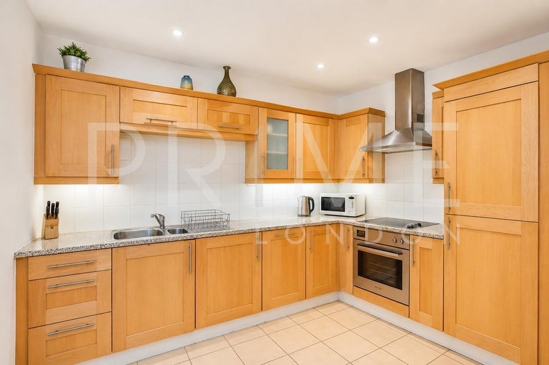 Flat Belvedere Road in Greater London