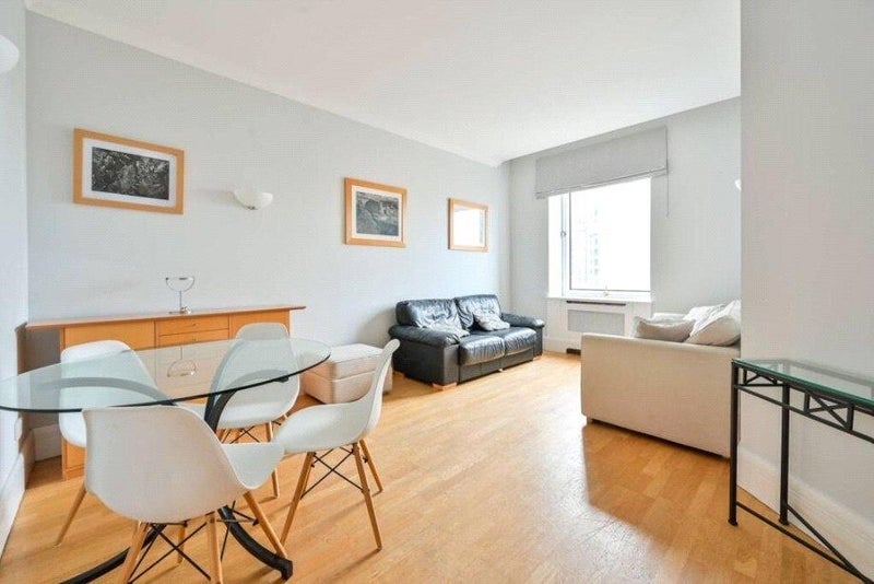 Flat Belvedere Road in Greater London