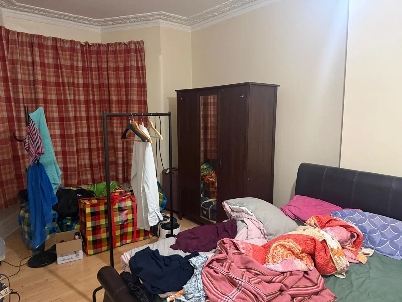 Flat Courtland Avenue in Greater London