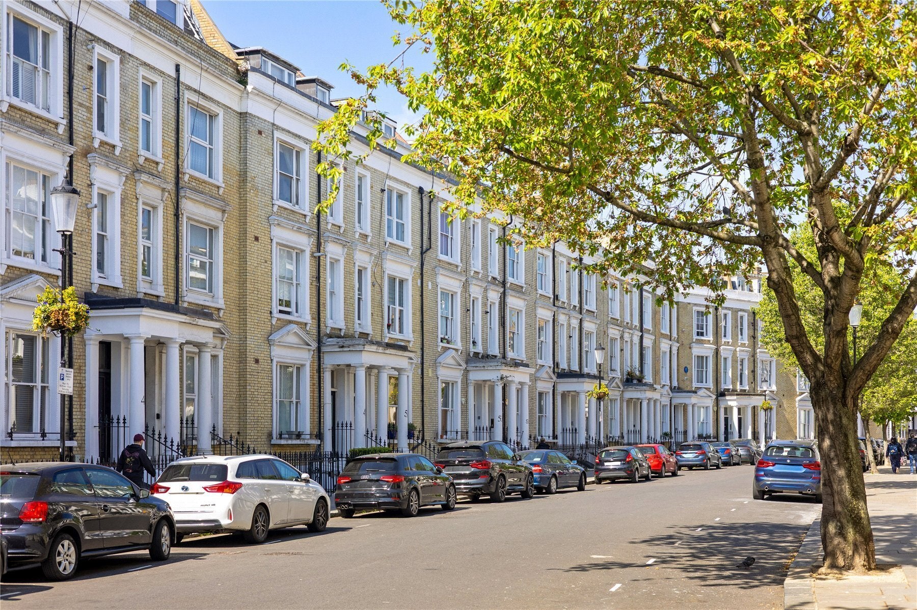 Flat Eardley Crescent in Greater London