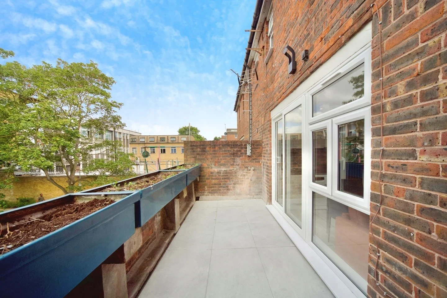 Flat Newington Barrow Way in Greater London